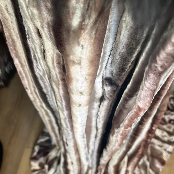 Pamela Dennis Brown Velvet Coat with Fox Fur Trim - Picture 11 of 12